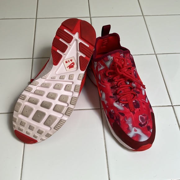 Nike Air Huarache Red, Pink, Maroon, Silver Camo-like print.  SUPER RARE! - Picture 2 of 5